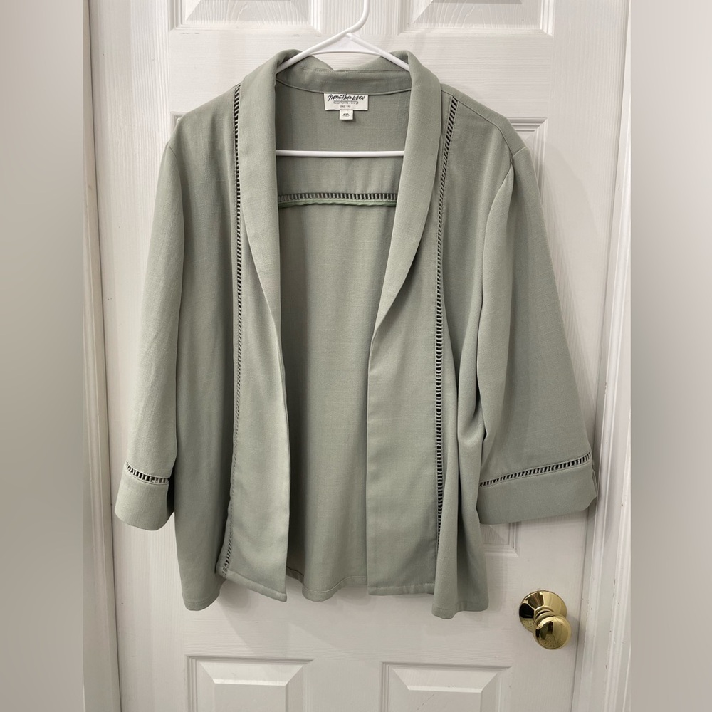 New without tags - casual women’s blazer. Open to offers.